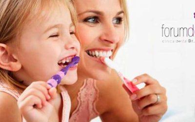Enseña a tu hijo a cepillarse los dientes